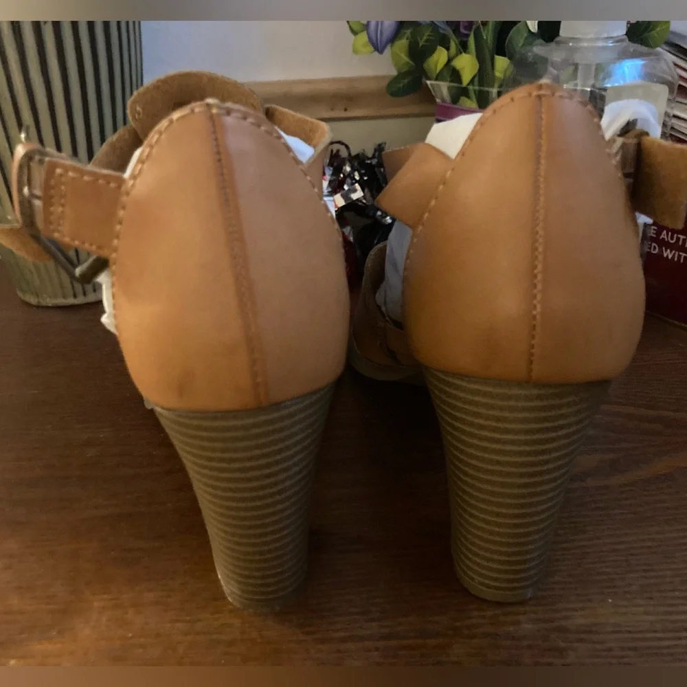 Tan Cage strap heels 10 wide - Picture 2 of 5